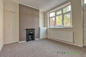 3 BEDROOM House - End Terrace - Photo 1