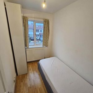 Room in a Shared House, Ashcombe Park, NW2 - Photo 3