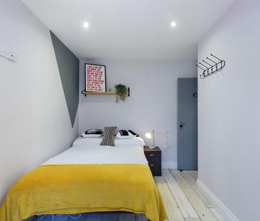 4 bedroom flat to rent - Photo 2