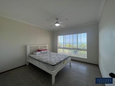 Charming 3-Bedroom Unit with Scenic Views in Cannonvale - Photo 4