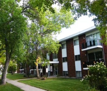 Queenland Apartment | 9915 88 Avenue, Edmonton - Photo 1