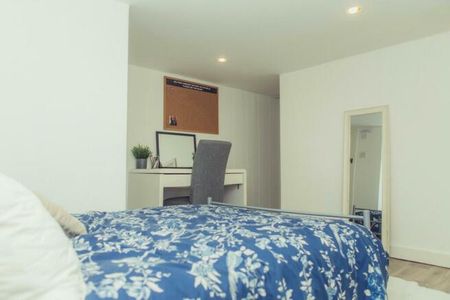 Denzil Road, Guildford - 4 bedrooms Property for lettings - Seymours - Photo 4