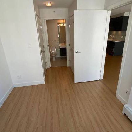 Downtown 1 Bedroom + 1 Den at The Rolston! Parking included! - Photo 3