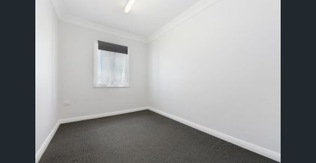 Renovated Wynnum Home Offering Comfort, Space & Bay Breezes - Photo 3