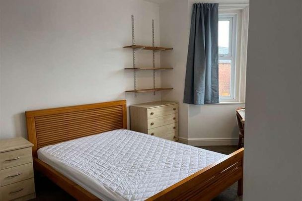 Bedroom Detached House In Winton, BH9 - Photo 1