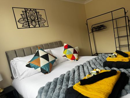 4 Bed Terraced House, Chertsey Close, LU2 - Photo 5