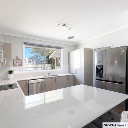 28 Pacific Highway, Blacksmiths NSW 2281 - House For Rent | Domain - Photo 2