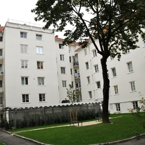 Singlewohnung mit kleiner Loggia und guter Anbindung an das Öffentliche Verkehrsnetz im 2. Stock **Lift** - Photo 3