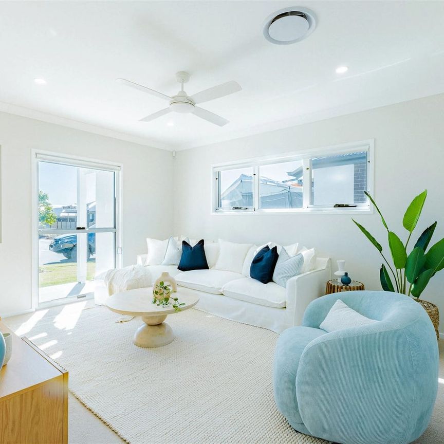 Stunning Ex-Display Home Now Available for Lease in Jimboomba! - Photo 1