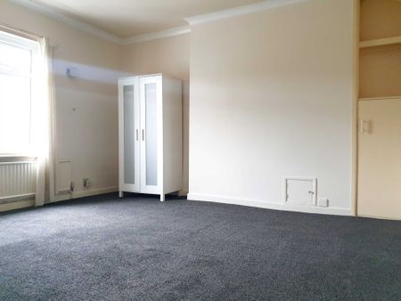 Edenfield Road, Rochdale - Photo 5