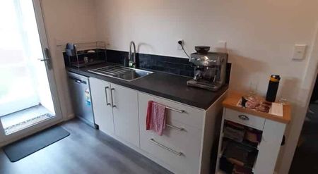 *** 2 BEDROOM PRIVATE UNIT IN UPPER RICCARTON *** - Photo 4