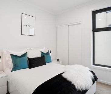 Contemporary allure with convenient locale - Photo 6