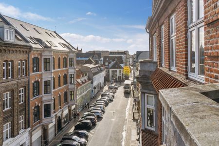 Skøn nyrenoveret 4 værelses lejlighed med sydvendt altan - Photo 4