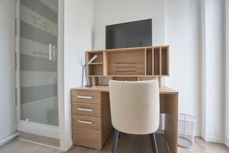 LAGRIVE Roommate 5 Bedrooms at Reims - Photo 3