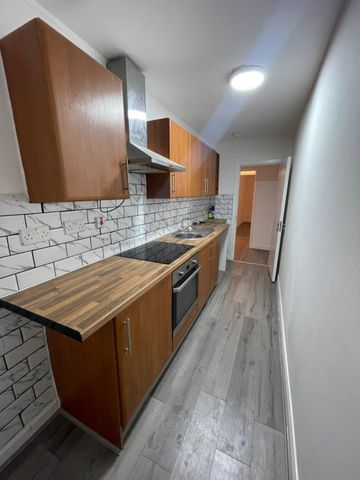 1 bed Apartment - To Let - Photo 4