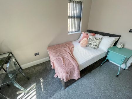 6 bedroom terraced house to rent - Photo 4