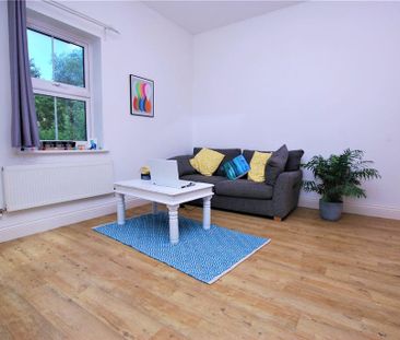 2 bedroom penthouse to rent - Photo 2