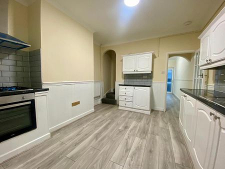 3 bedroom terraced house to rent - Photo 2