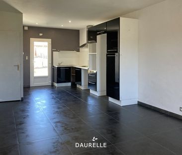 Location Appartement 2 pièces 43m² CHATEAURENARD 13160 - Photo 2