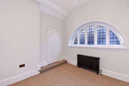 A three-bedroom period home with a rural outlook and finished to an exceptionally high standard - Photo 2