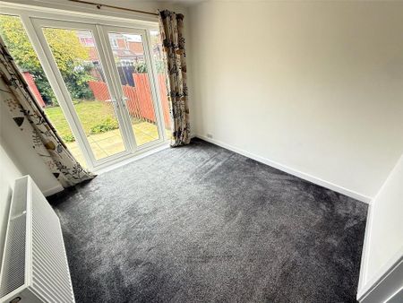 3 bedroom semi-detached house to rent - Photo 2