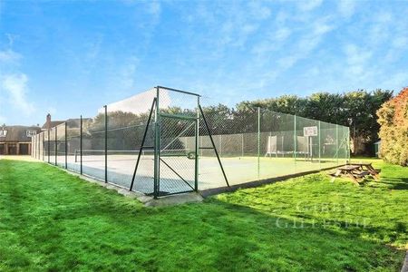 Green Tiles, Green Tiles Lane, Denham, Uxbridge, UB9 - Photo 4