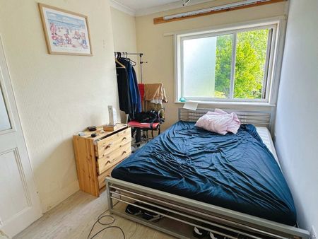 Room in a Shared House, Burgess Road, SO16 - Photo 2