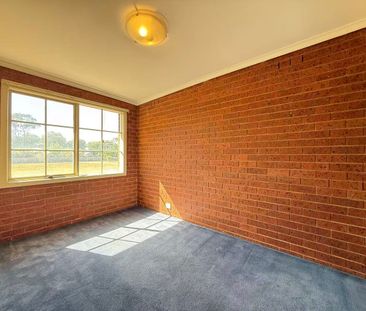 Low maintenance, Close to Eastern Freeway - Photo 5