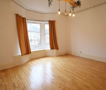 3 Bed, Flat - Photo 3