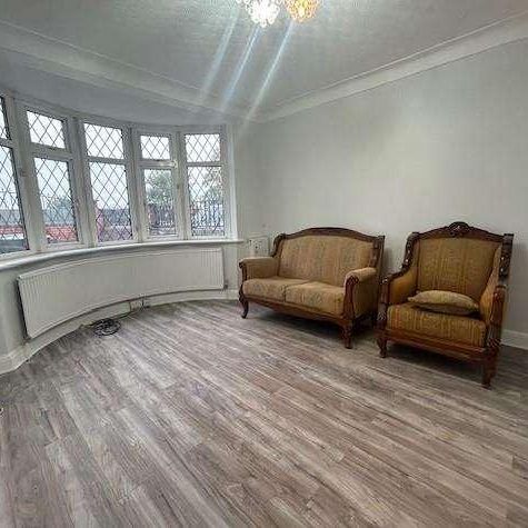 Bath Road, Hounslow, TW5 - Photo 1