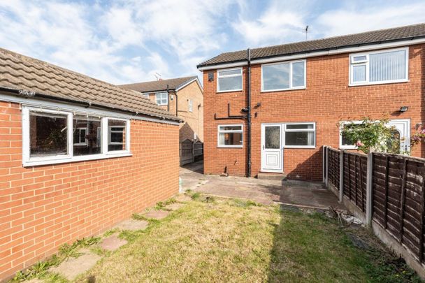 Beech Crescent, Castleford - Photo 1