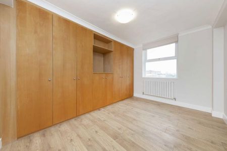 3 bedroom flat to rent - Photo 3