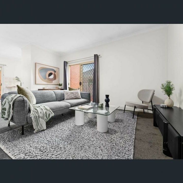 Convenience & Comfort in the Heart of Sunbury! - Photo 1