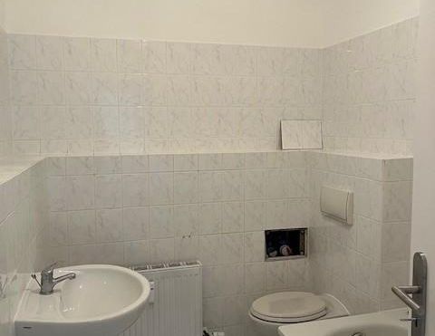 Erstbezug nach Modernisierung I charmante 2-Raum-Wohnung mit großzügiger Küche - Photo 1