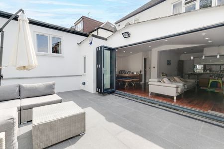 3 bedroom maisonette to rent - Photo 3