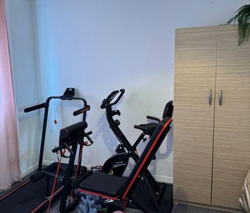 Room in a Shared Flat, Harts Lane, IG11 - Photo 3