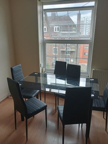 Room in a Shared Flat, Newton House, SW8 - Photo 5