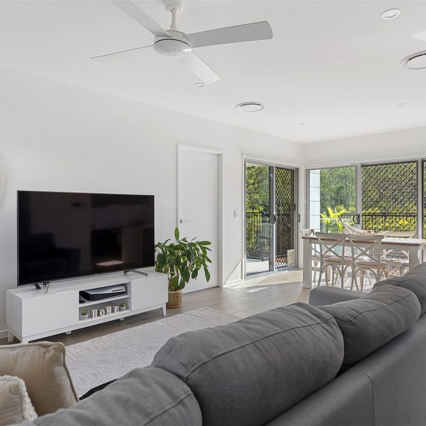 The best layout with both indoor and outdoor area, spacious and private! + super convenient location! - Photo 1