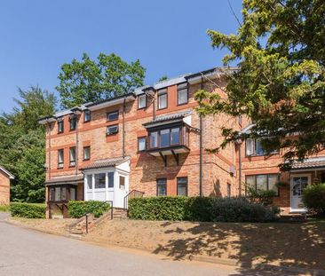 Badgers Hollow, Peperharow Road, Godalming, Surrey, GU7 - Photo 2