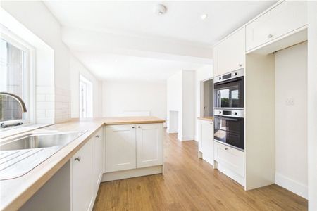 Travellers Corner, West End Road, Mortimer Common, Reading, RG7 - Photo 5