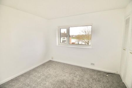 3 bedroom end of terrace house to rent - Photo 4