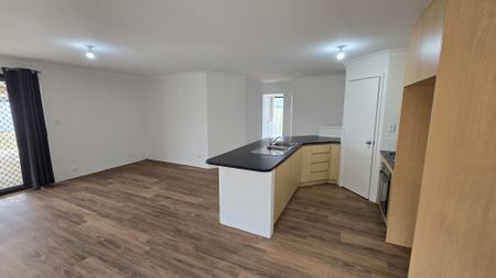 Newly Refreshed Spacious Home - Photo 5