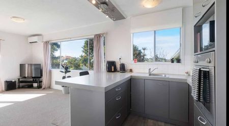 Comfy private 2brm townhouse - Photo 5