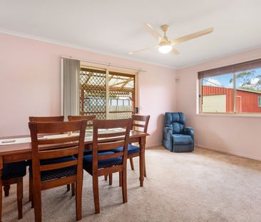 Beautifully presented family home with space, privacy & entertainin... - Photo 3