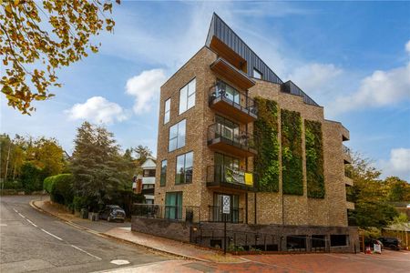 Eco-friendly, three bedroom apartment with private balcony at the South of The Pantiles - Photo 2