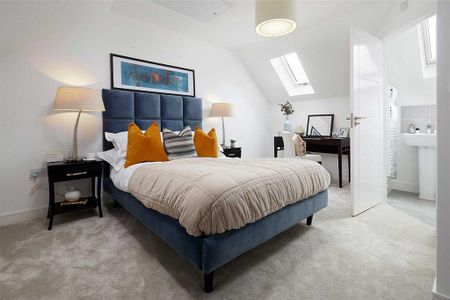 4 bedroom semi-detached house to rent - Photo 5