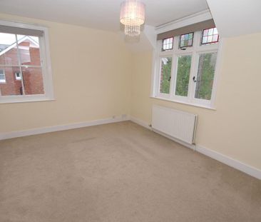 4 bedroom semi-detached house to rent - Photo 1