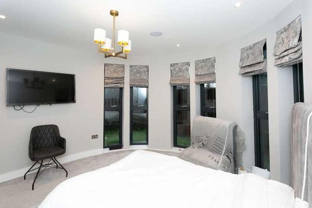 High Road, Wd, Bushey, WD23 - Photo 1
