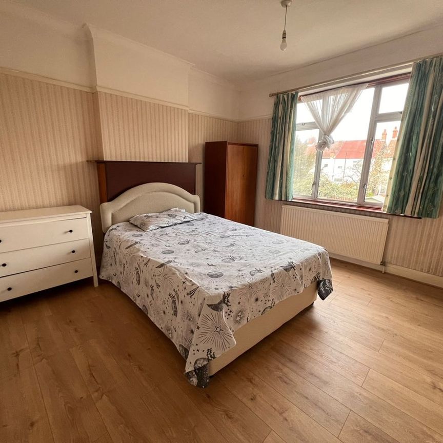 3 Bed Terraced House, Rowan Road, SW16 - Photo 1