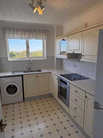 1 bedroom flat to rent - Photo 4